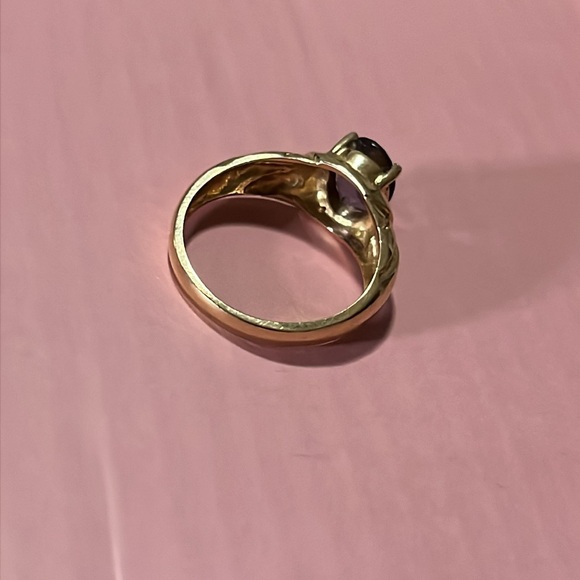 10k Yellow Gold Estate Deep Violet Oval Solitaire Amethyst Textured Band Ring - Picture 8 of 15